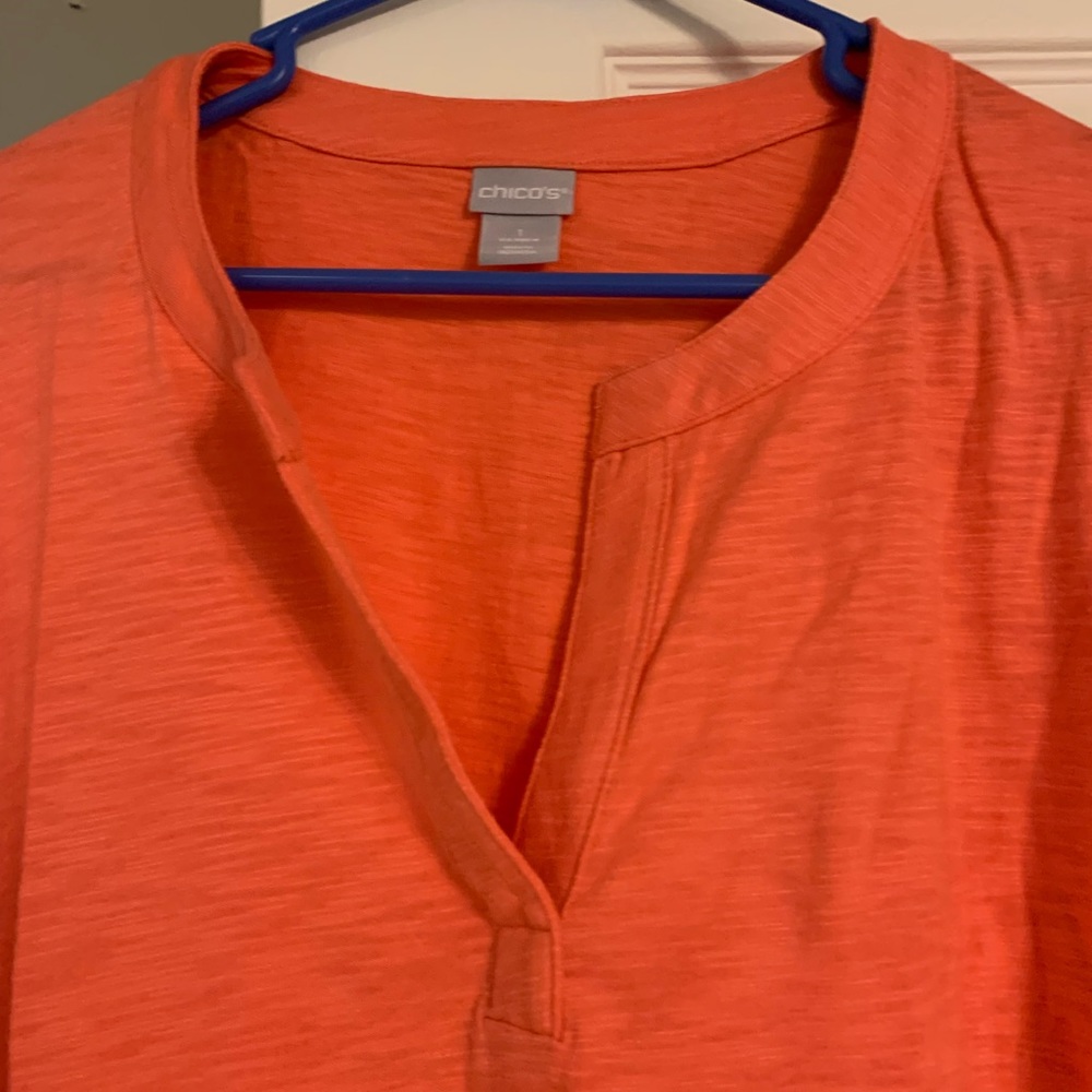 Chico’s Notch Neck Tunic in Coral sz. 1, NEW
